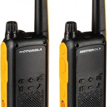 Motorola Solutions T470 Radio bidireccional negro con amarillo recargable p...