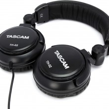 Audifonos DJ estudio Tascam TH02: Sonido equilibrado y cómodo